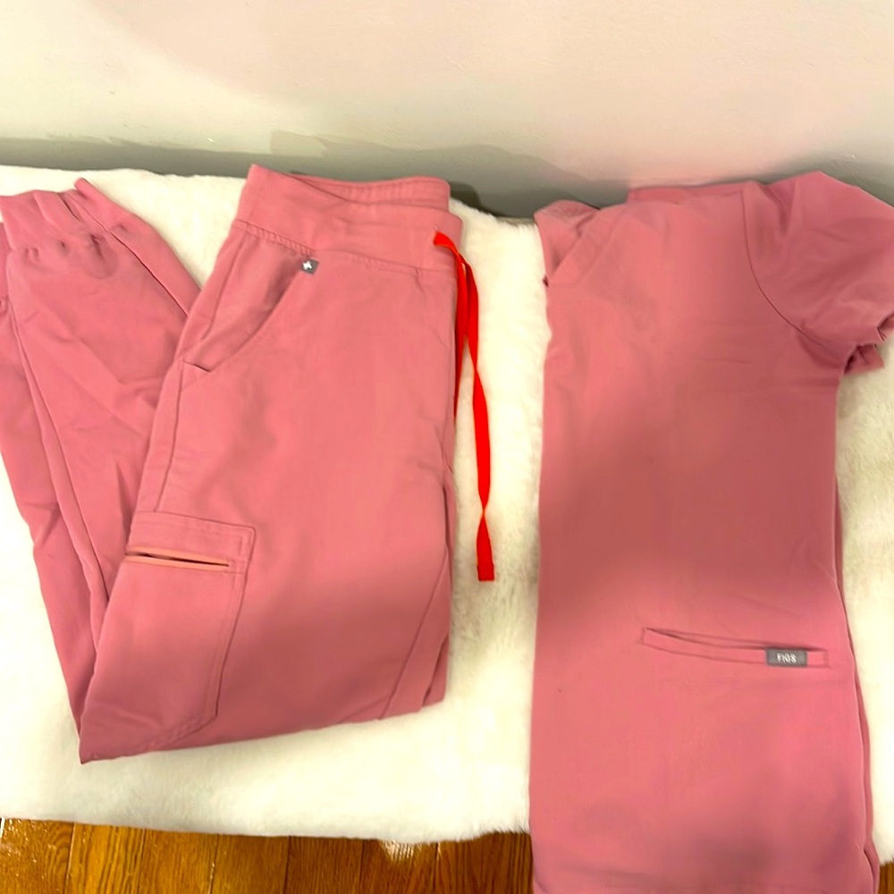 Limited edition chalk pink figs scrubs in small